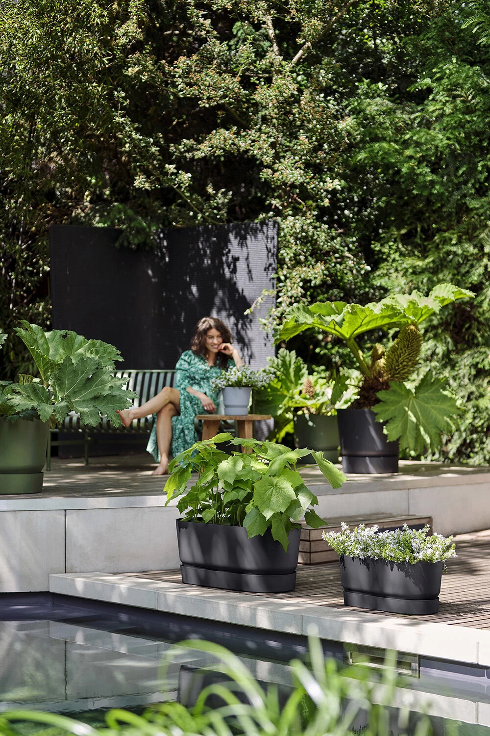 Bloembak Elho Greenville Terrace Long 50cm - Met Wielen - Living Black 6 Bloembak Elho Greenville Terrace Long 50cm - Met Wielen - Living Black - Afbeelding 4